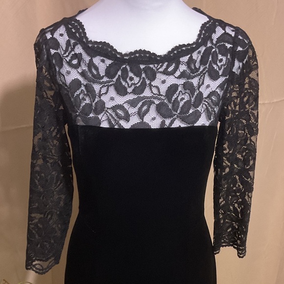 Eliza J Illusion Velvet Bodycon Dress - Picture 4 of 12